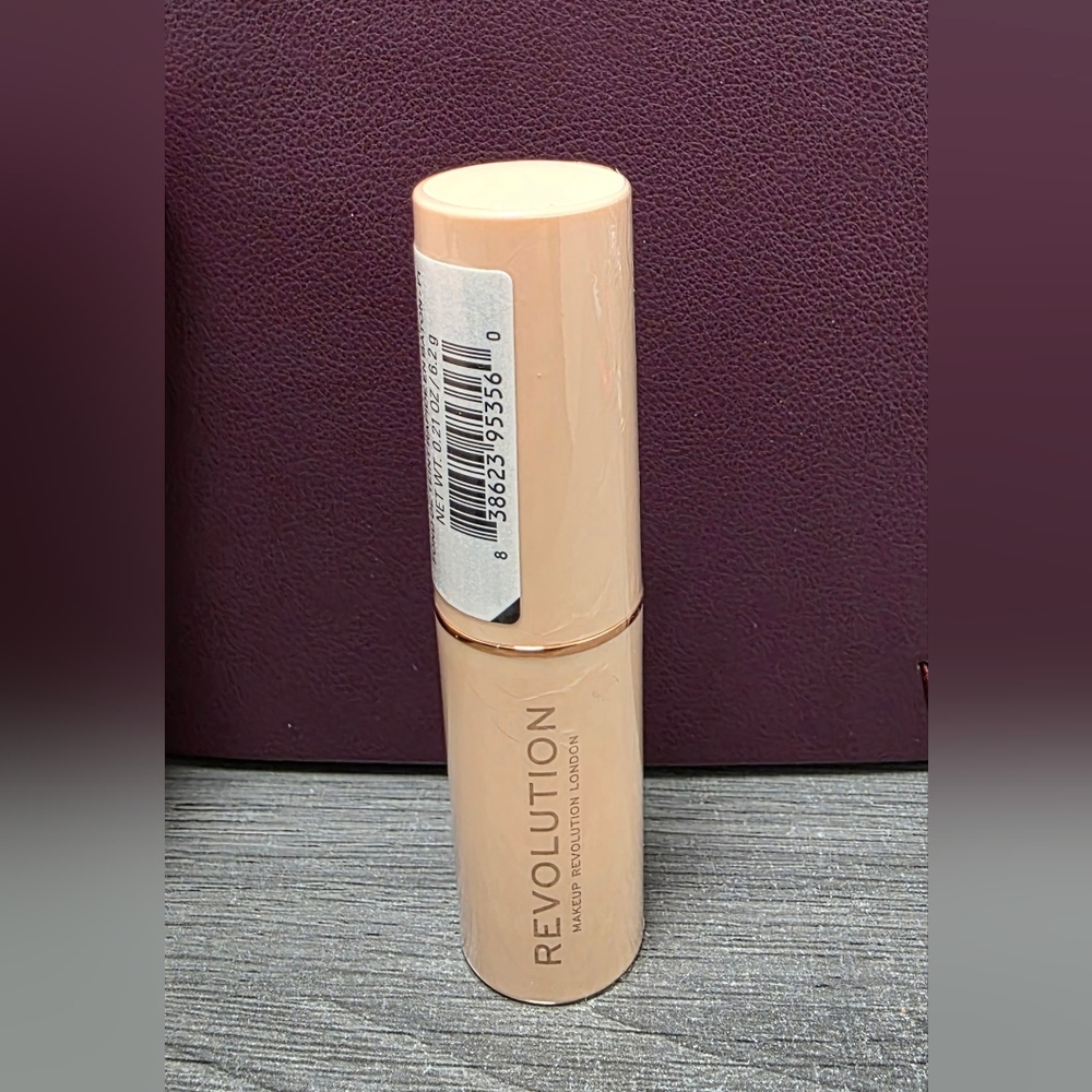 Makeup Revolution Fast Base Stick Foundation F1 | New